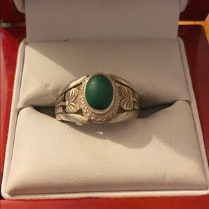 Sterling silver green stone vintage ring